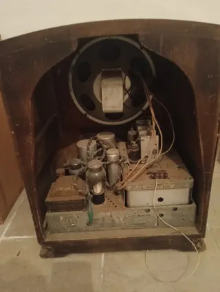 Radio Antigua Madera tipo “tombstone”