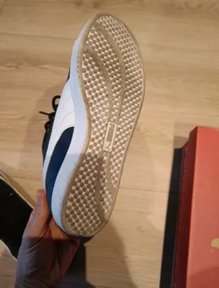 Scarpe Puma nere e bianche