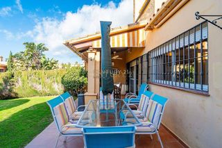 Casa pareada en venta en Calahonda en Mijas