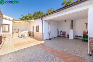 Chalet en venta en Iznalloz