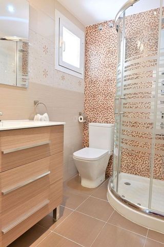 Casa adosada en venta en Colores - Entreparques en Sevilla