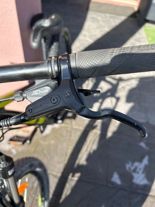 Bicicleta GT Avalanche Mujer Negra/Amarilla