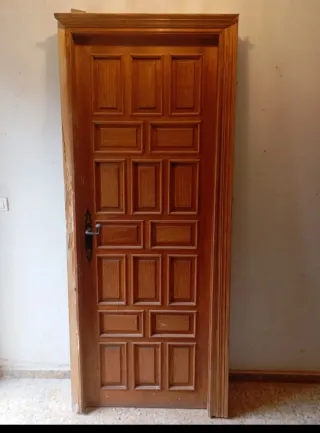 Puerta madera maciza