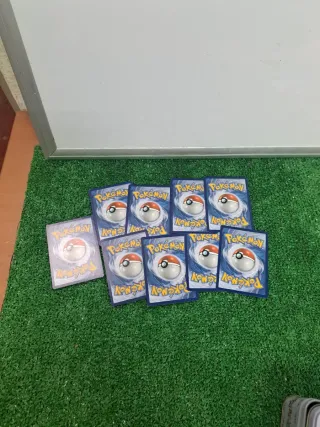 Lote cartas Pokémon en caja metálica