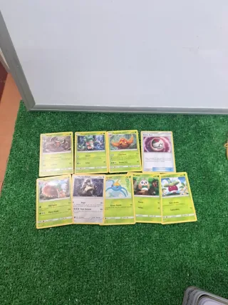 Lote cartas Pokémon en caja metálica