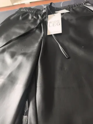 Pantalón cuero negro sin estrenar