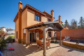 Casa pareada en venta en Zubia (La)