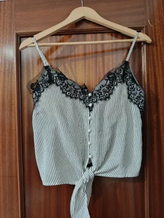 Camisa Rayas Negra y Blanca con Encaje