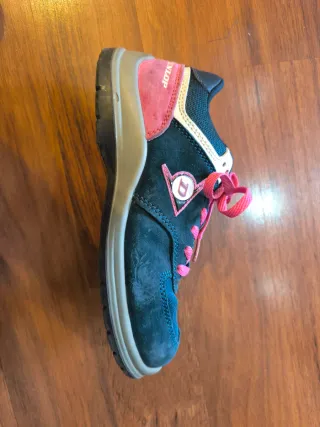 Zapatillas de trabajo negras y rosas