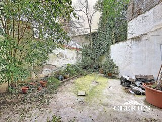 Casa adosada en venta en El Guinardó en Barcelona