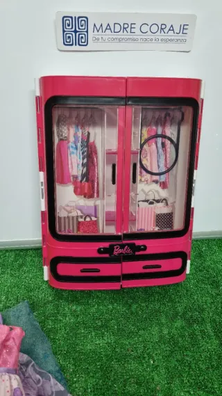 Guardaroba Barbie con 11 abiti