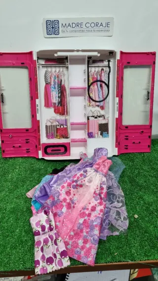 Guardaroba Barbie con 11 abiti