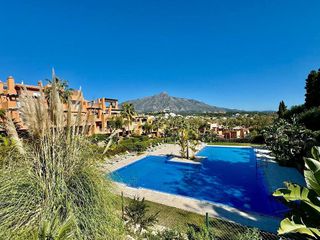 Piso en venta en Los Naranjos - Las Brisas en Marbella