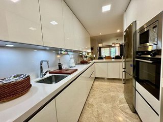 Piso en venta en Los Naranjos - Las Brisas en Marbella