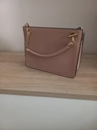 Bolso de mano y bandolera rosa