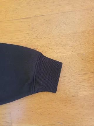 Sudadera Negra Bershka con Diseño