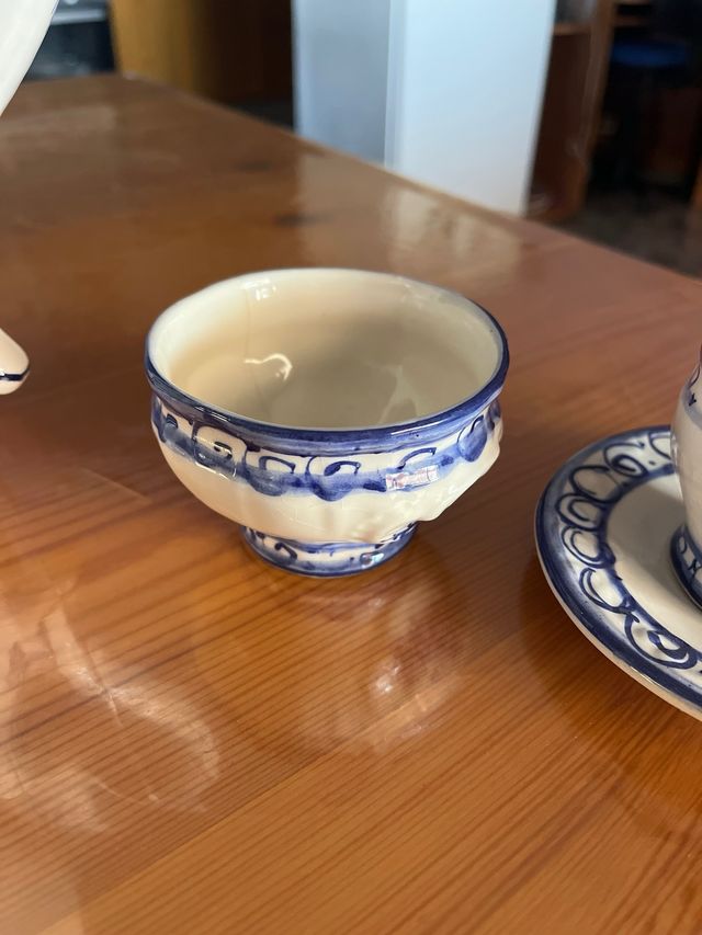 Juego de cafetera/tetera con tazas