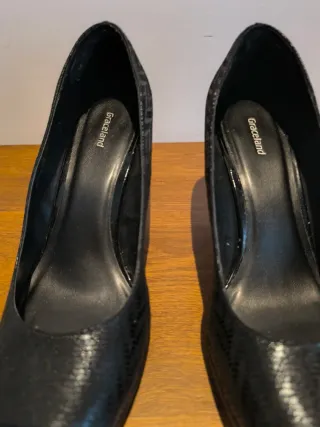 Zapatos negros salón Graceland efecto  serpiente