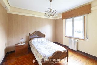 Chalet en venta en Alisal - Cazoña - San Román en Santander