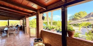 Chalet en venta en Las Bayas en Elche