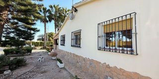 Chalet en venta en Las Bayas en Elche