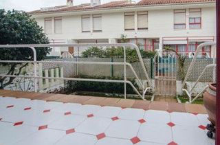 Casa adosada en venta en El Puntal en Laredo