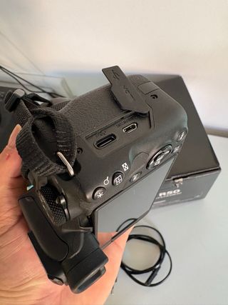 Canon EOS R50 con objetivo 18-45mm