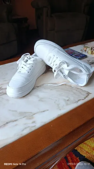 Deportivas en blanco