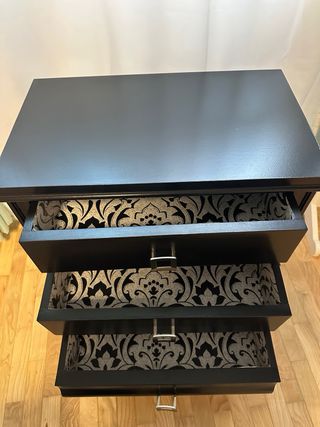 Mesita auxiliar madera negra y metal plata