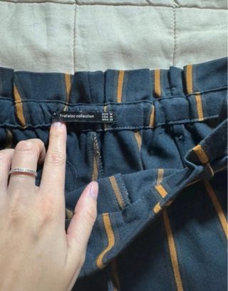 Pantaloni a righe blu e marrone di Zara
