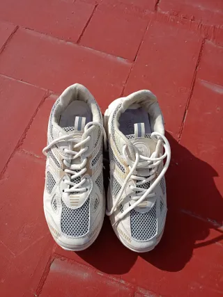 Sneakers da donna beige e bianco