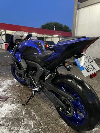 Yamaha R7 2023