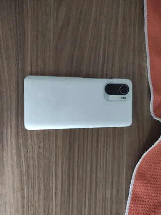 Cover posteriore bianca per Poco F3