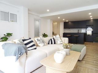 Piso en venta en La Goleta - San Felipe Neri en Málaga