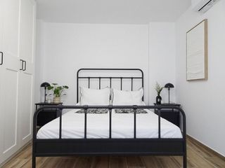 Piso en venta en La Goleta - San Felipe Neri en Málaga