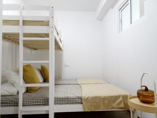 Piso en venta en La Goleta - San Felipe Neri en Málaga