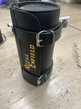 Tubo herramientas Royal Enfield negro