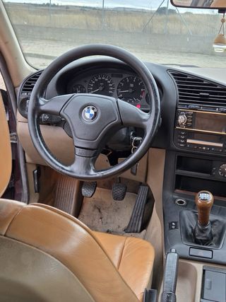 BMW 323 E36