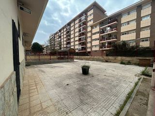 Local comercial en alquiler en Salvador Allende en Zaragoza