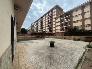 Local comercial en alquiler en Salvador Allende en Zaragoza