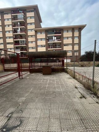 Local comercial en alquiler en Salvador Allende en Zaragoza