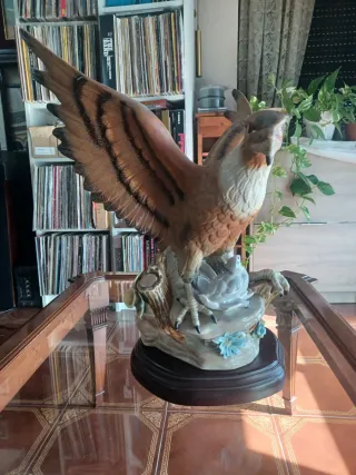 Figura cerámica marca Mediflor pintada a mano