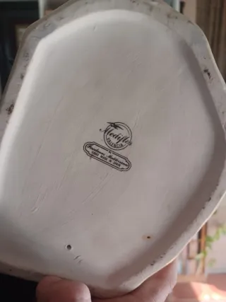 Figura cerámica marca Mediflor pintada a mano