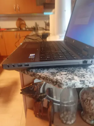 Ordenador portátil HP con cargador y batería