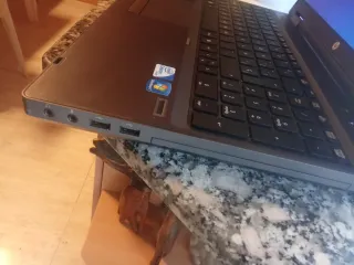 Ordenador portátil HP con cargador y batería