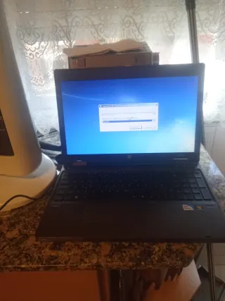 Ordenador portátil HP con cargador y batería