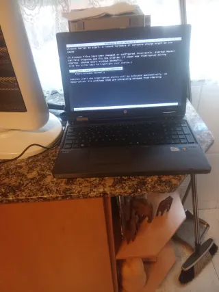 Ordenador portátil HP con cargador y batería