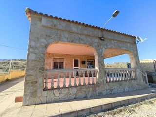 Chalet en venta en Crevillent