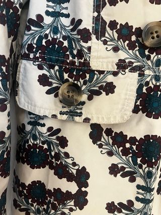 Trench Laga estampado beige y negro