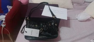 Bolso Gortari Negro con Detalles Dorados